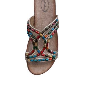 Beautiful beaded paradise sandals – white